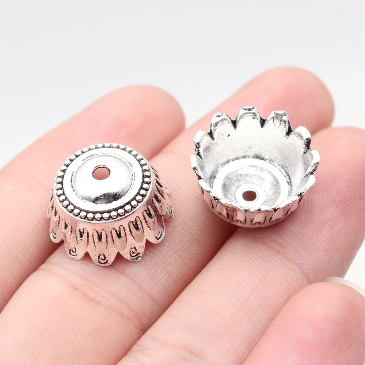 Jewelry Making Wax - Tapones Metálicos con Borla para Cordones