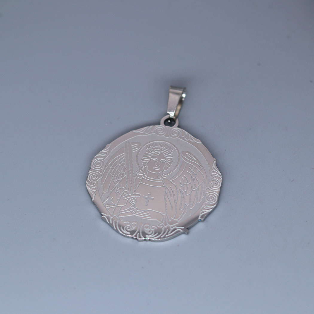 Amuletos de medallón de San Mi - Jewelry Making Michaels reseña y precio