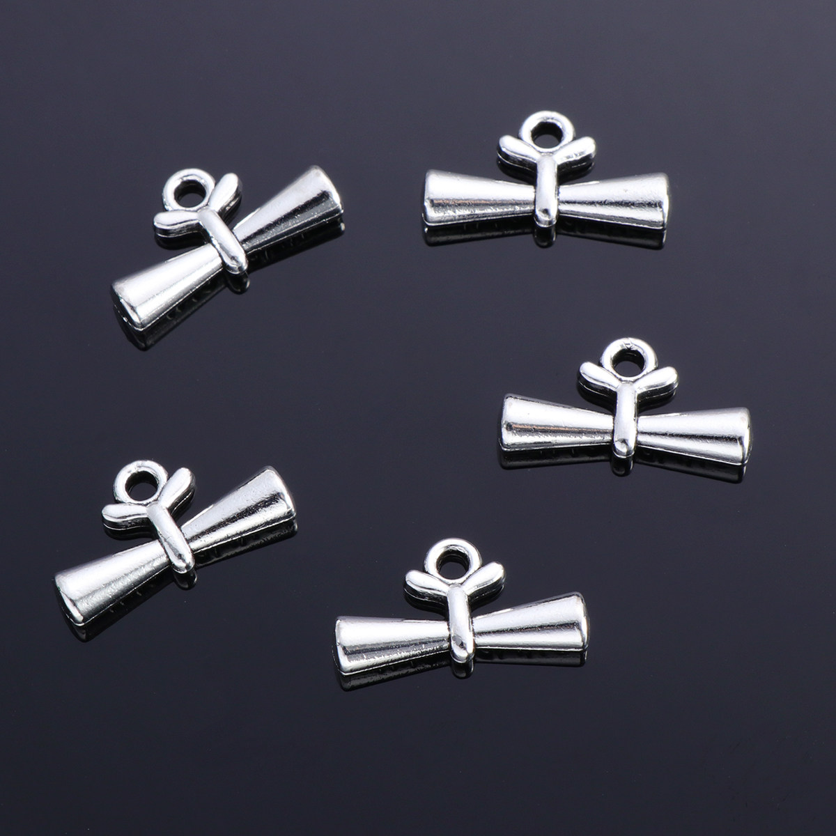20 piezas de colgantes de grad - Jewelry Making Diploma reseña y precio
