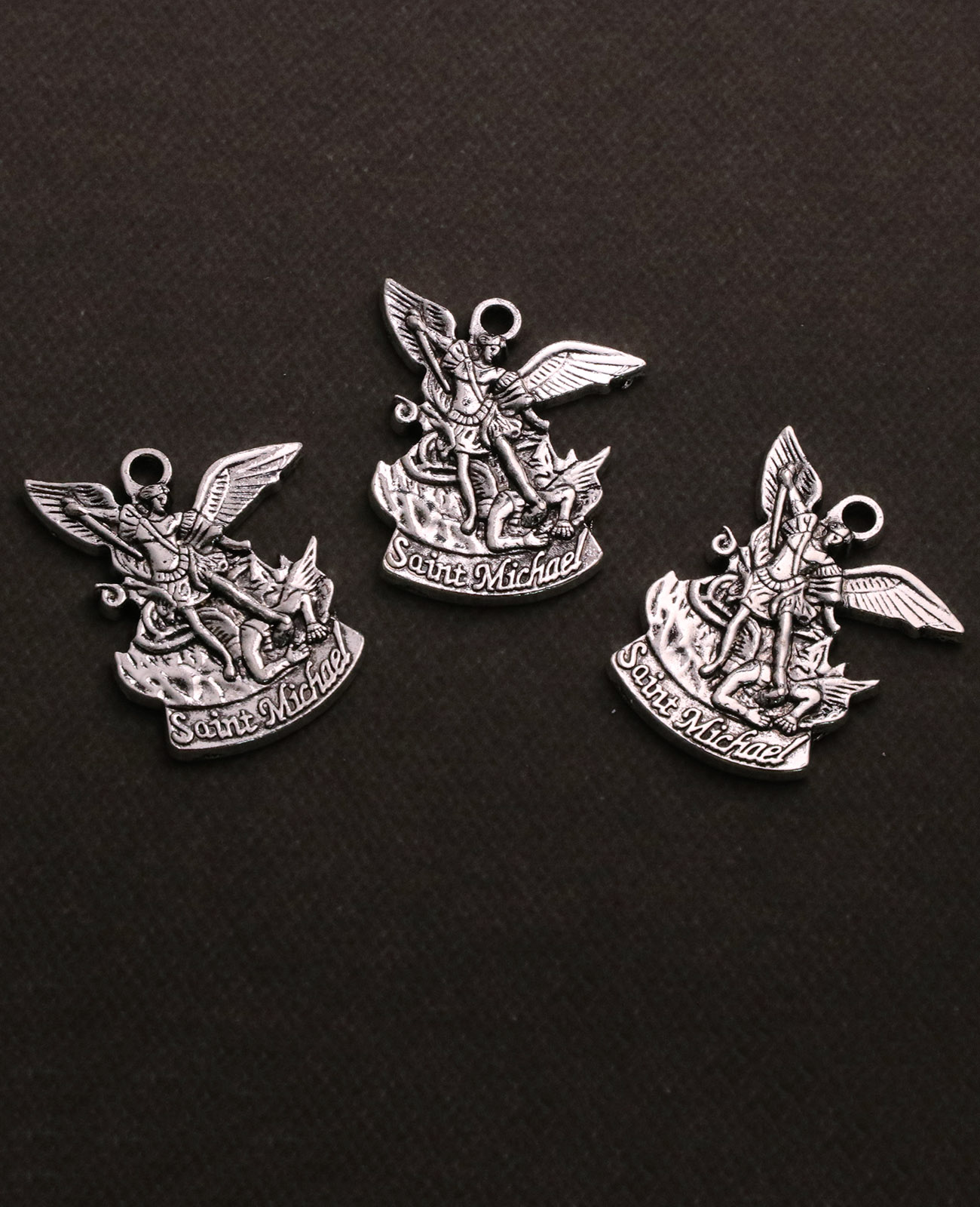 Medalla de protección del Arcá - Jewelry Making Michaels reseña y precio